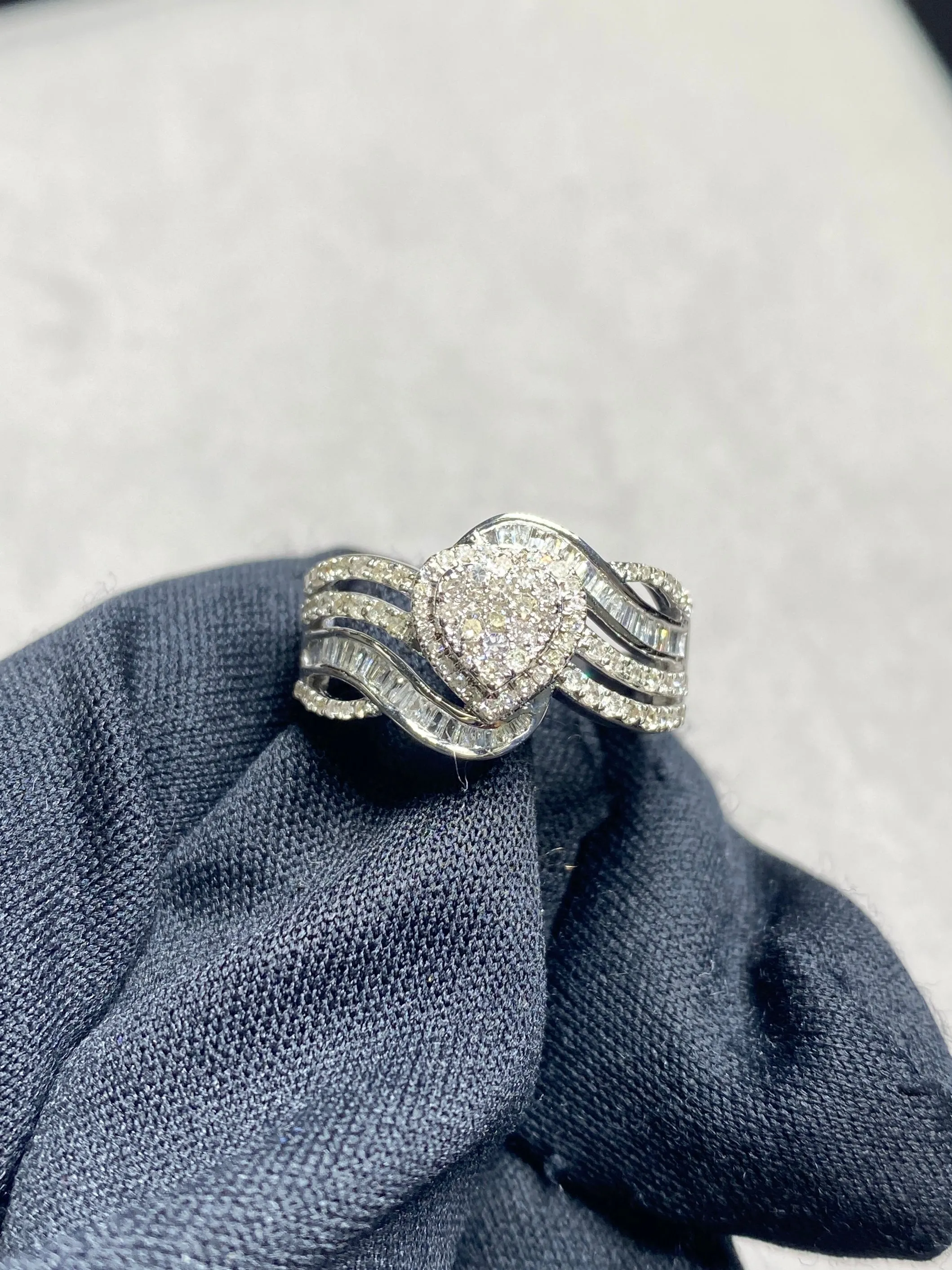 10K Elegant Heart Ring