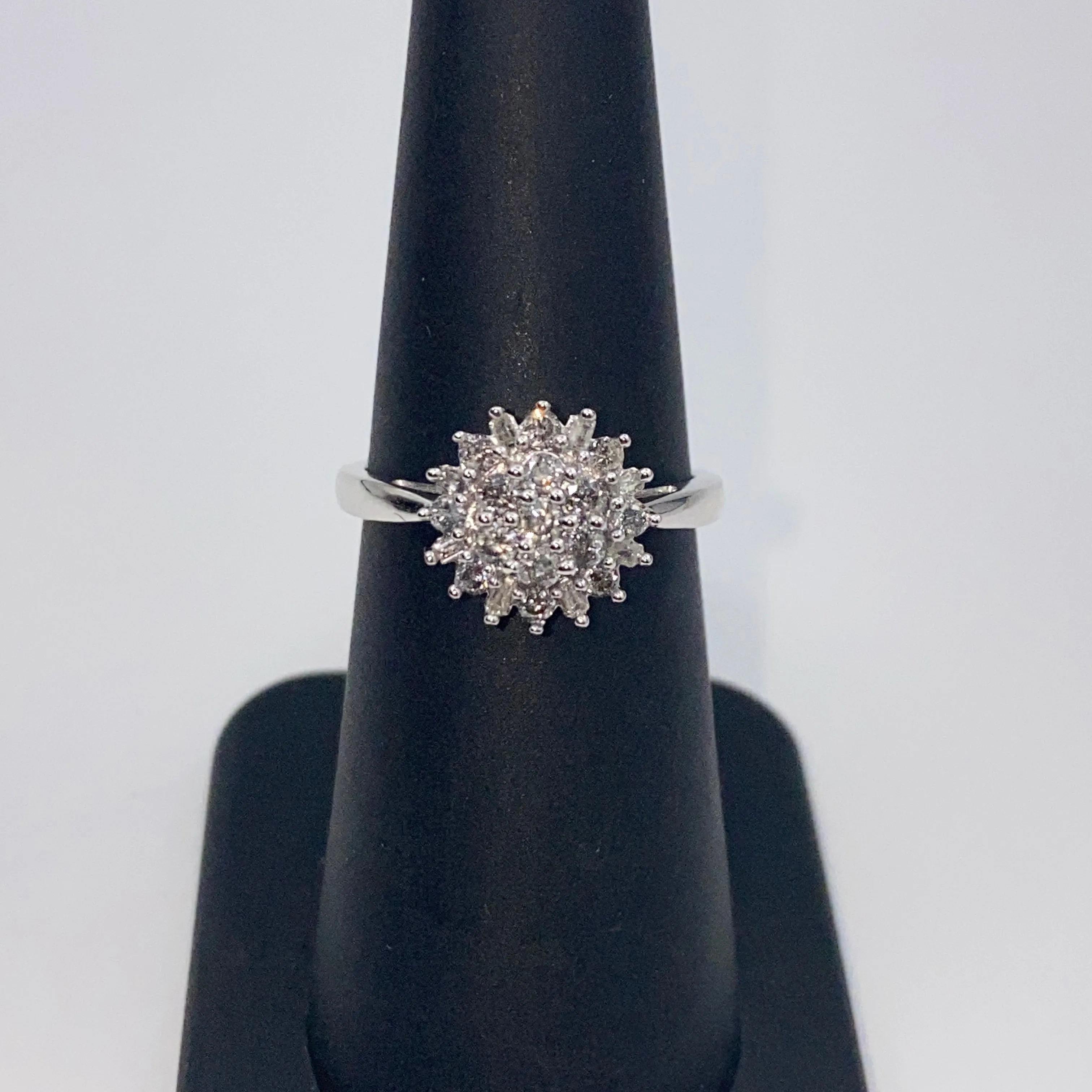 10K Flower Elegant Diamond Engagement Ring