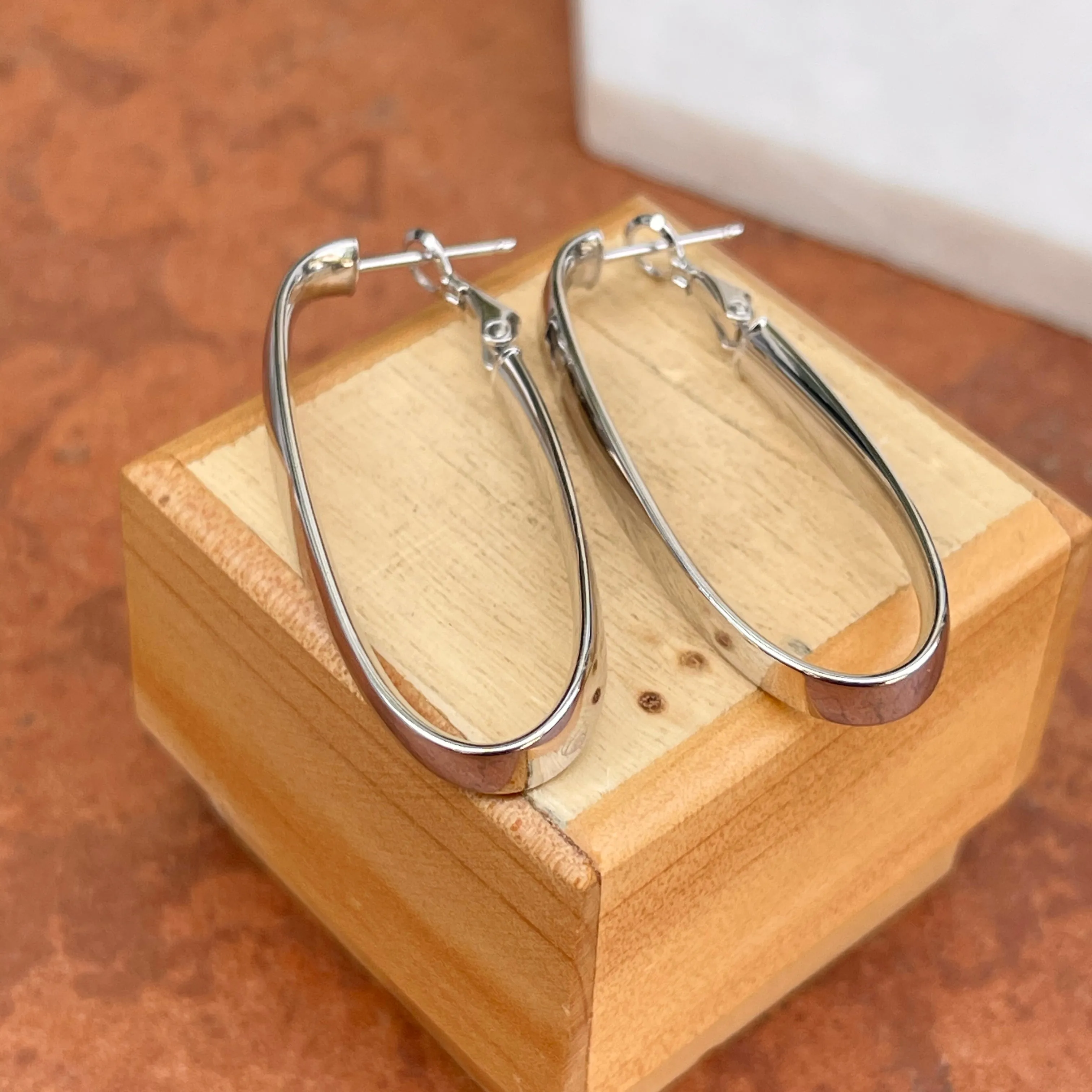 14KT White Gold Twist Oval Long Hoop Earrings 44.5mm