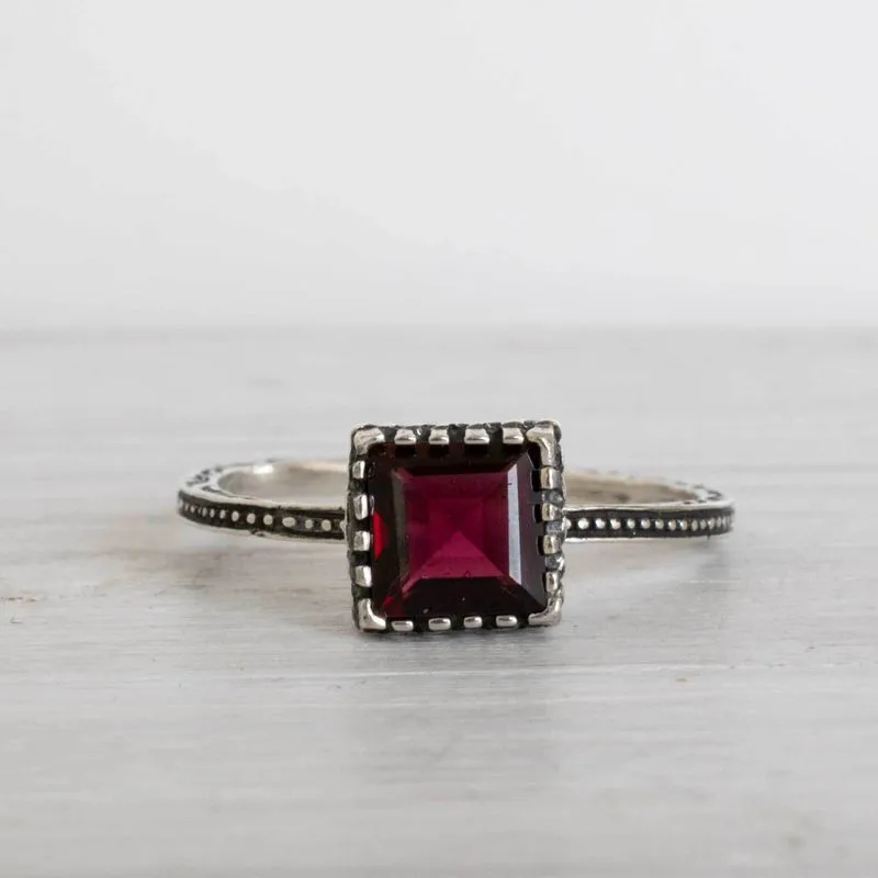 925 Sterling Silver Square Red Garnet 6X6mm Ring