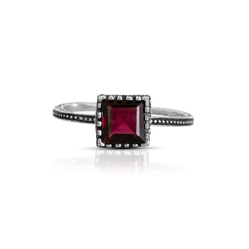 925 Sterling Silver Square Red Garnet 6X6mm Ring