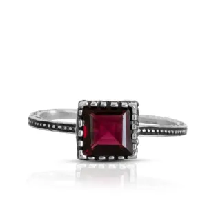 925 Sterling Silver Square Red Garnet 6X6mm Ring