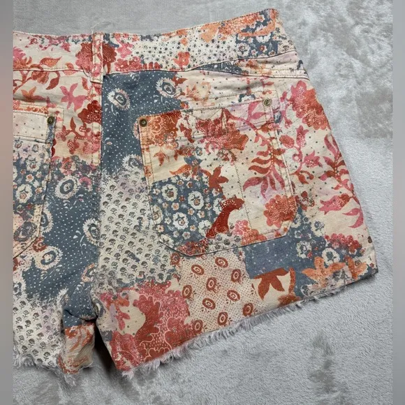 Anthropologie Pilcro The Wanderer Low Rise Ivory Block Print Style Shorts 31