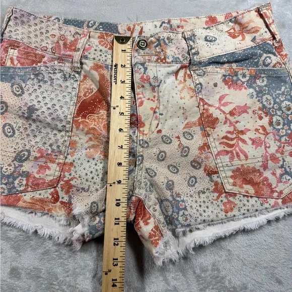 Anthropologie Pilcro The Wanderer Low Rise Ivory Block Print Style Shorts 31