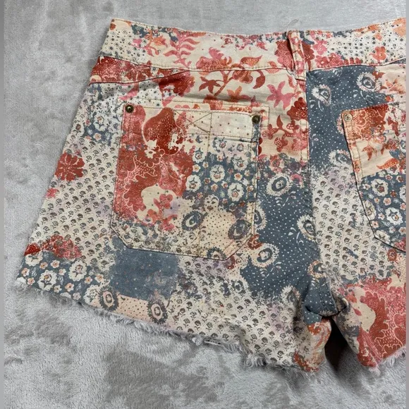 Anthropologie Pilcro The Wanderer Low Rise Ivory Block Print Style Shorts 31