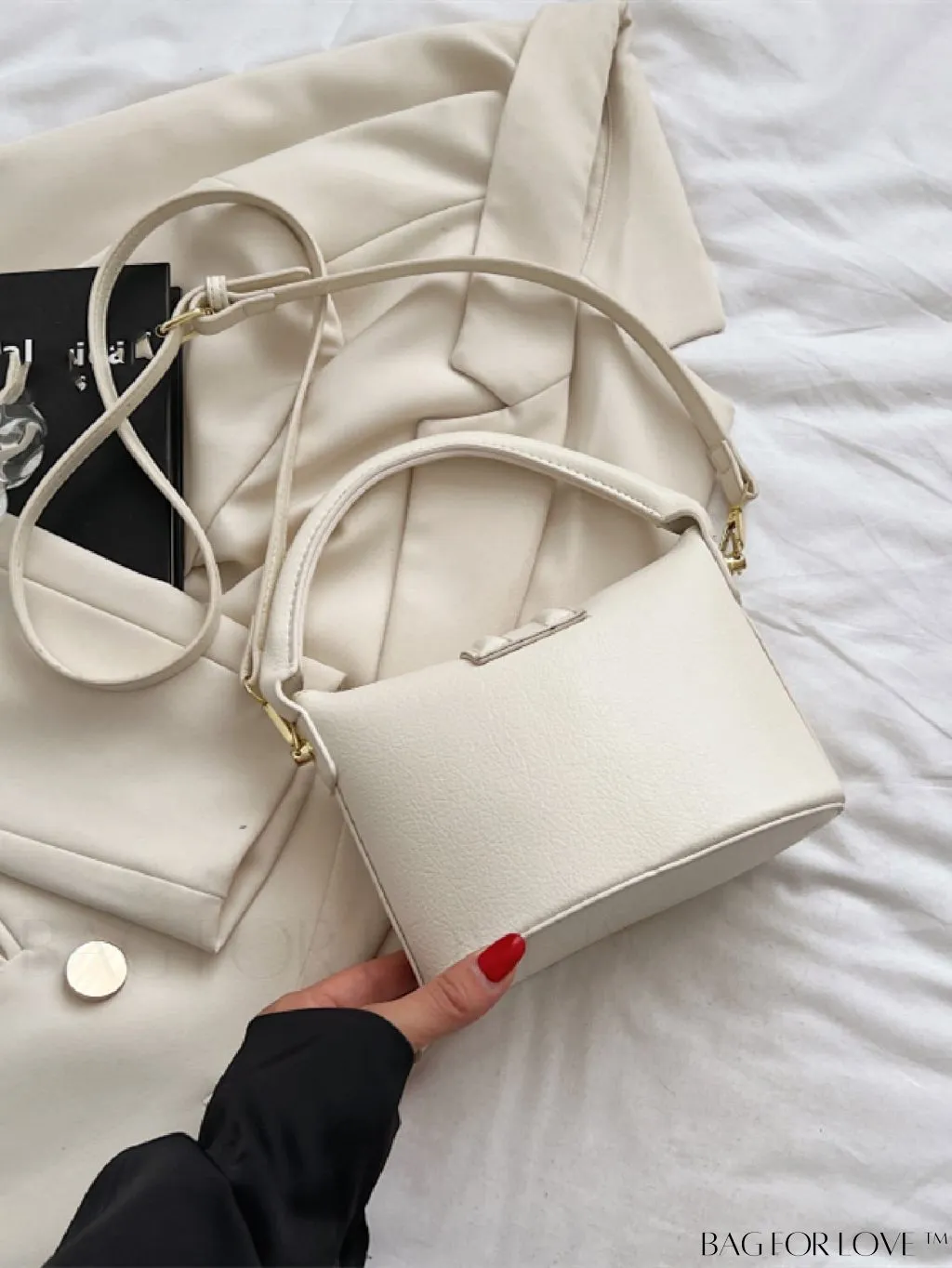 BagForLove - Adjustable Shoulder Strap Flap Handbag - Elegant and Trendy