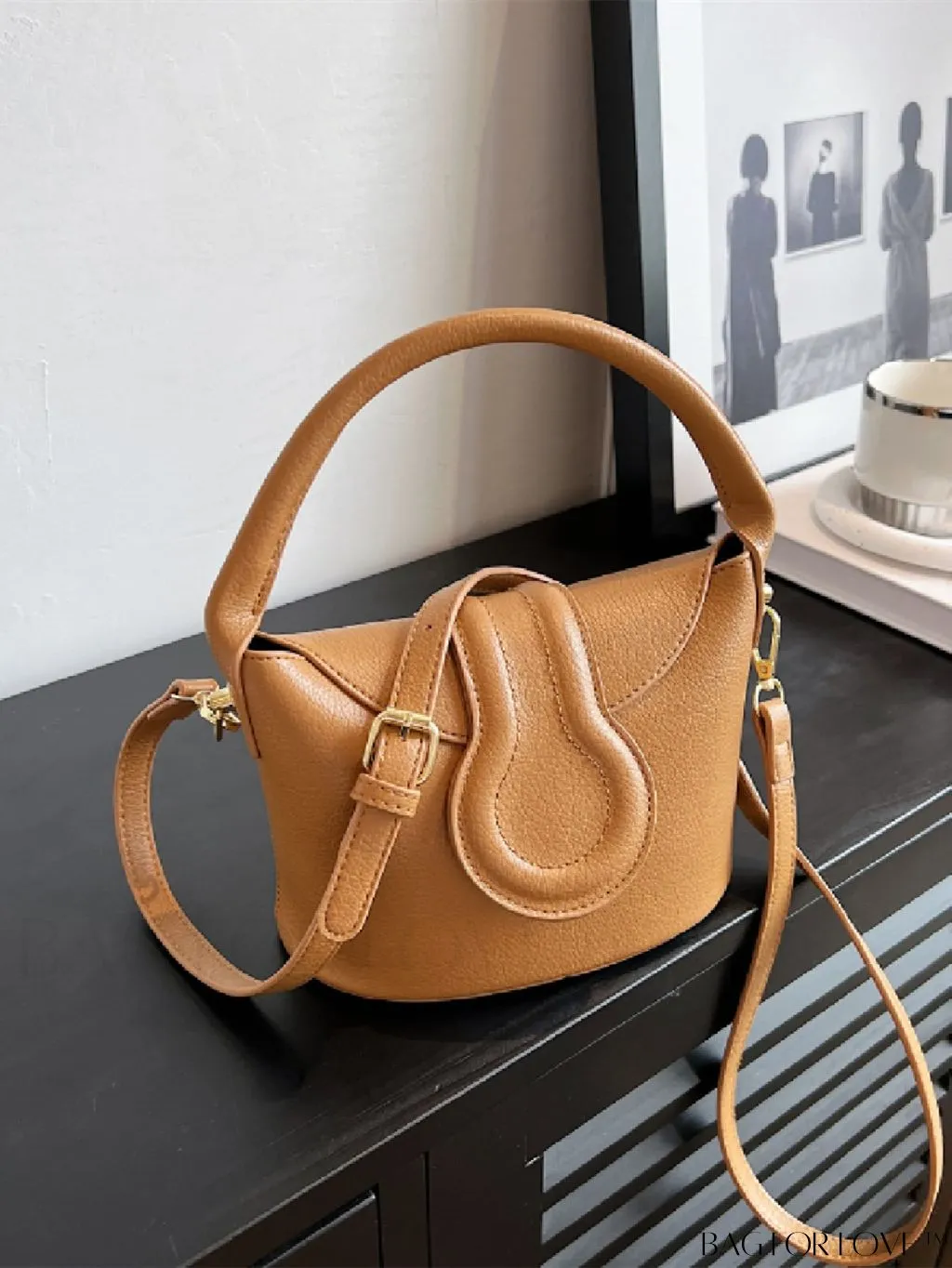 BagForLove - Adjustable Shoulder Strap Flap Handbag - Elegant and Trendy