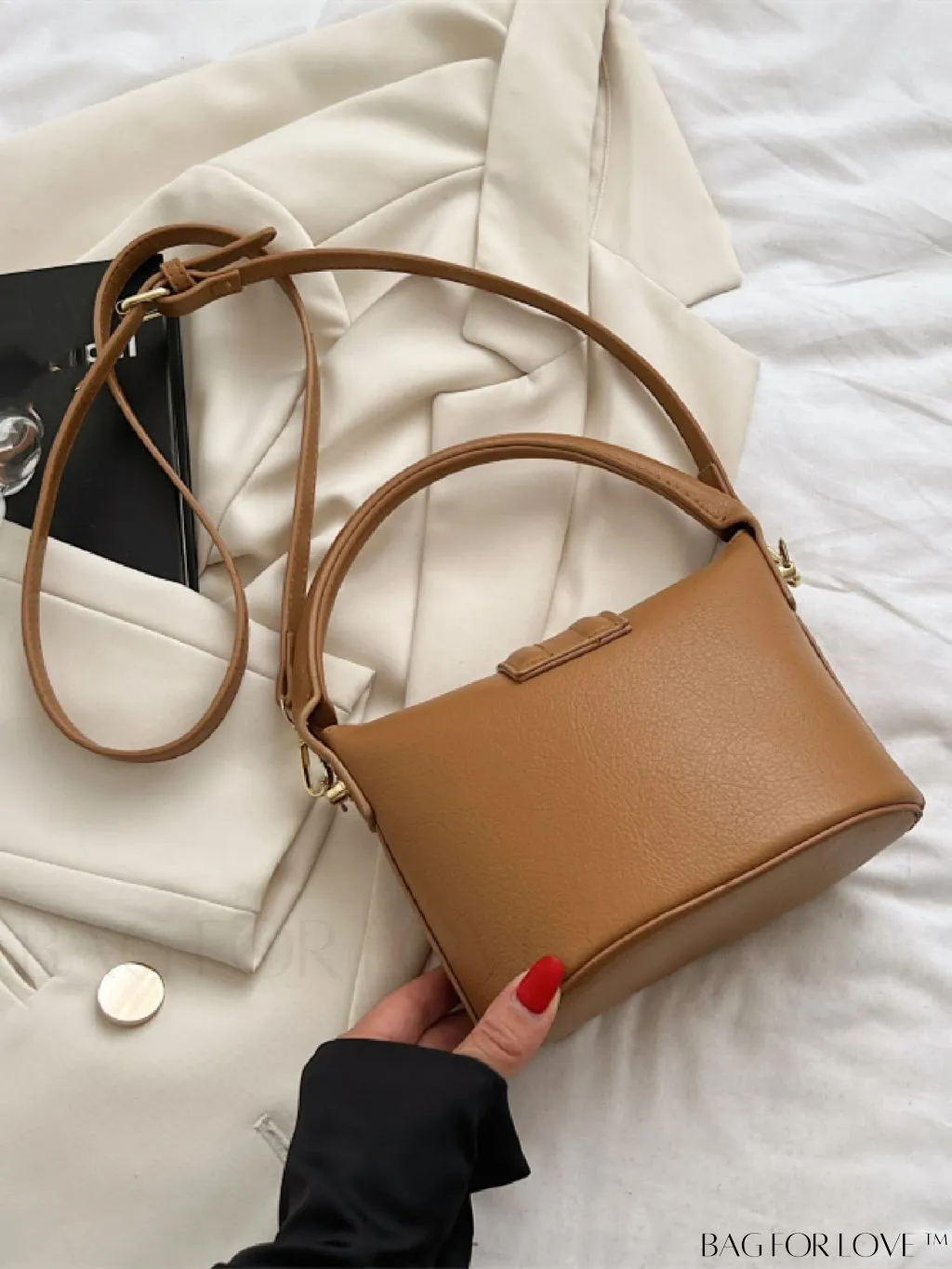 BagForLove - Adjustable Shoulder Strap Flap Handbag - Elegant and Trendy
