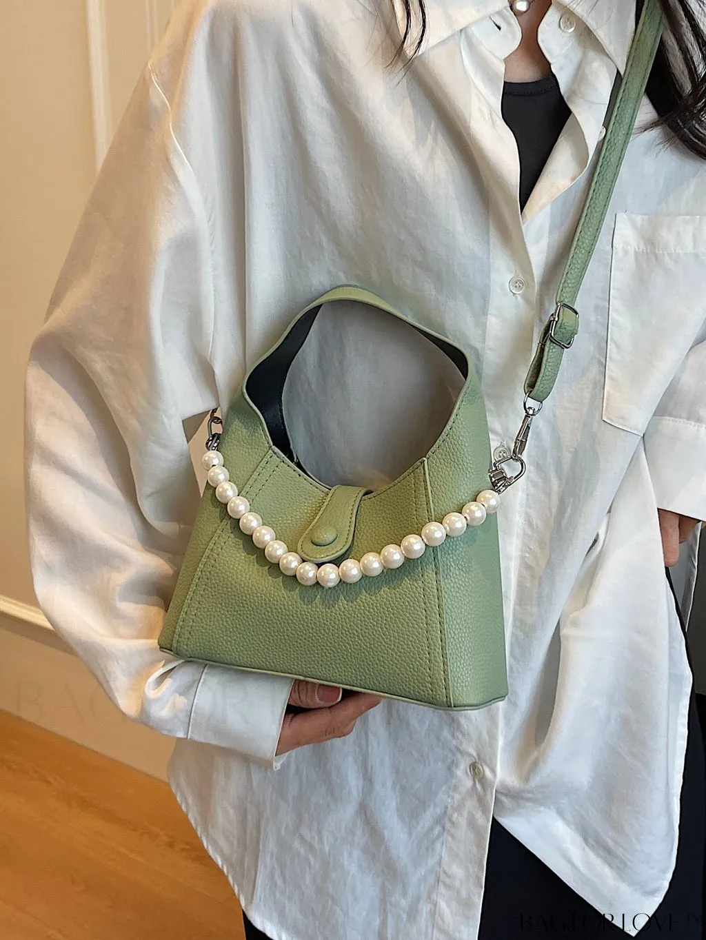 BagForLove - Litchi Pattern Faux Pearl Handbag: Elegant & trendy solid color fashion accessory