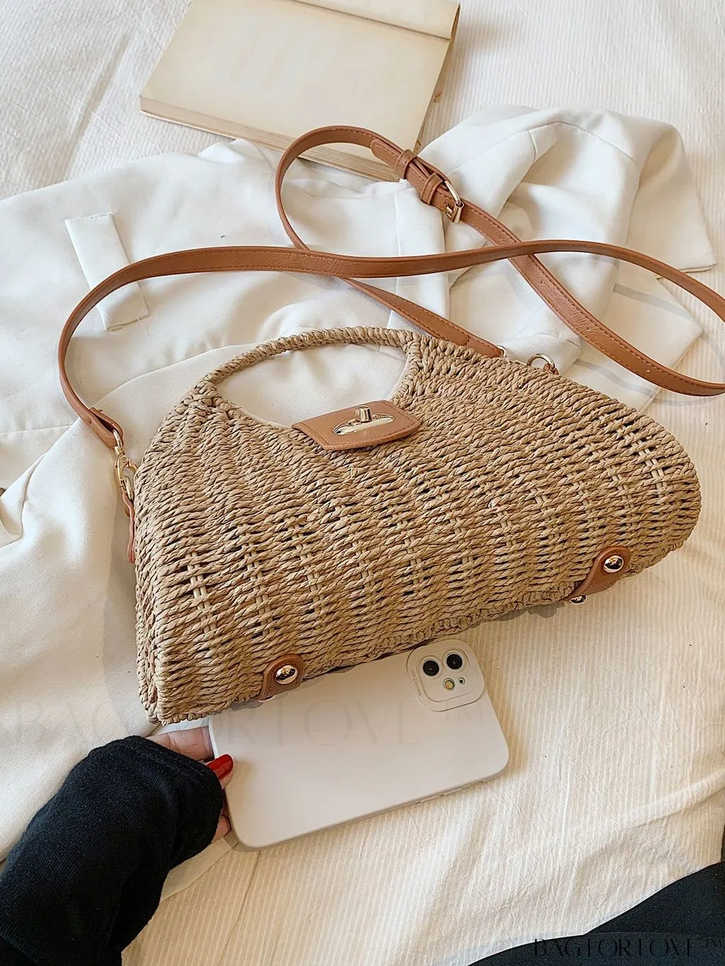 BagForLove - Straw Handbag with Metal Lock: Versatile, Trendy Womens Fashion Accessory