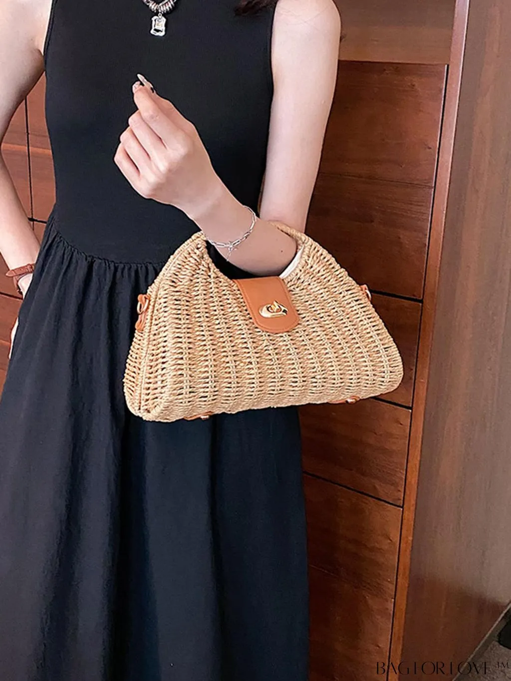 BagForLove - Straw Handbag with Metal Lock: Versatile, Trendy Womens Fashion Accessory