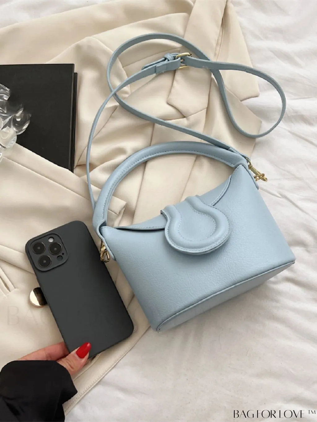 BagForLove - Stylish Flap Handbag: Adjustable Strap, Trendy Fashion Accessory
