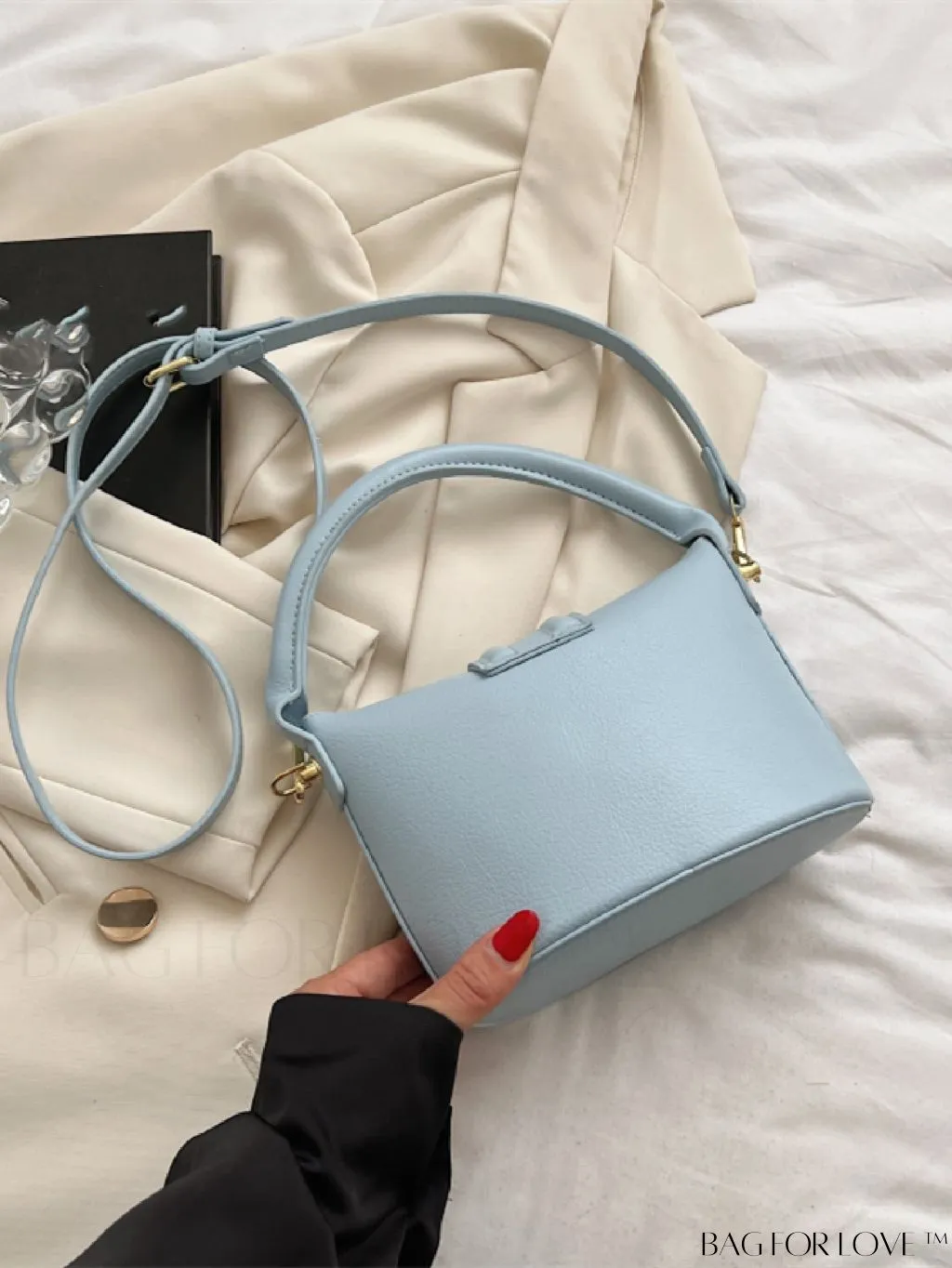 BagForLove - Stylish Flap Handbag: Adjustable Strap, Trendy Fashion Accessory