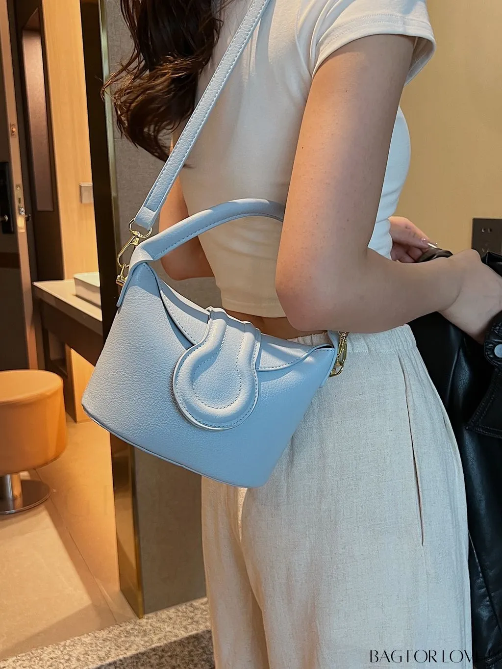 BagForLove - Stylish Flap Handbag: Adjustable Strap, Trendy Fashion Accessory
