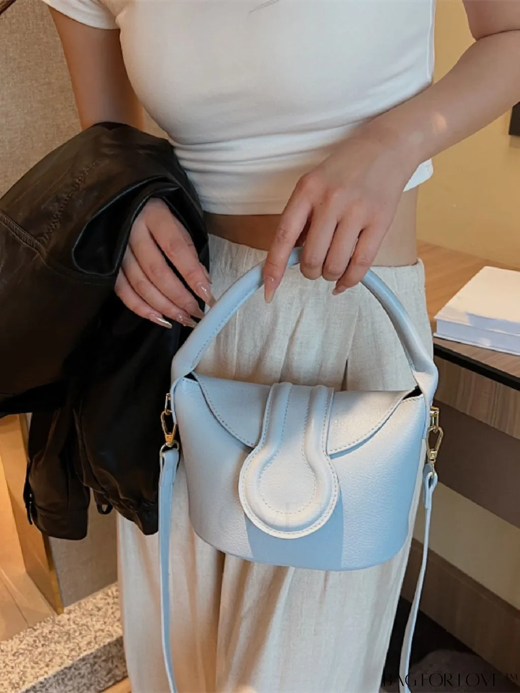 BagForLove - Stylish Flap Handbag: Adjustable Strap, Trendy Fashion Accessory