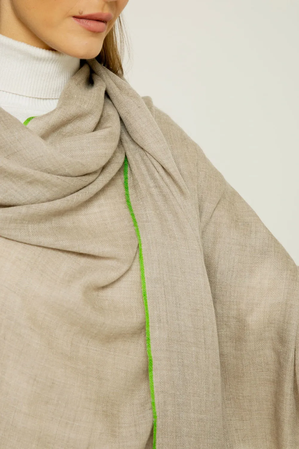 Cashmere Premium Unique areia detalhe verde