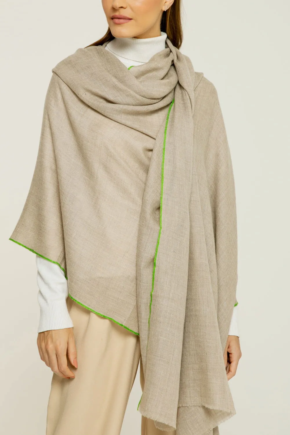 Cashmere Premium Unique areia detalhe verde