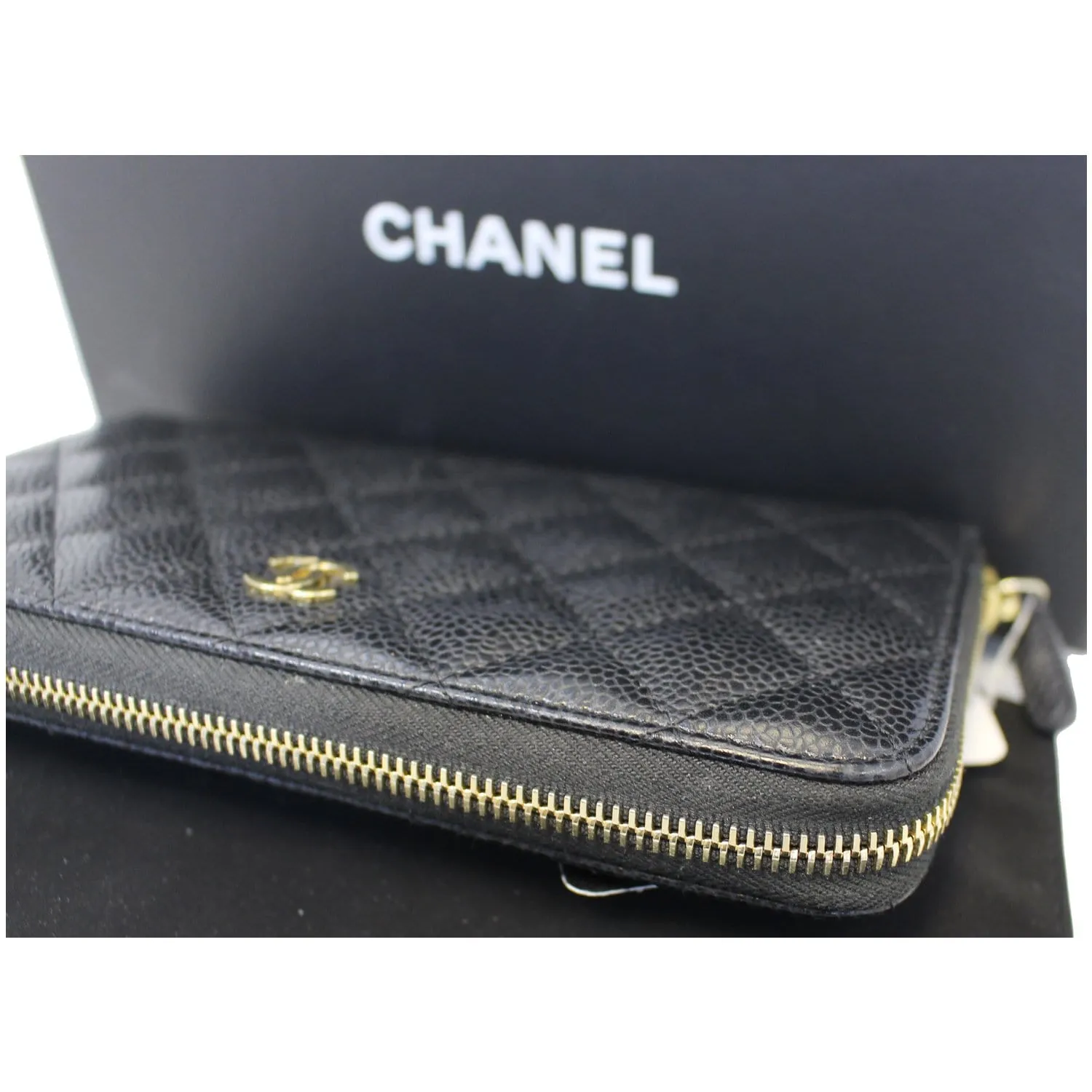 CHANEL Black Caviar Leather Zippy Wallet Black