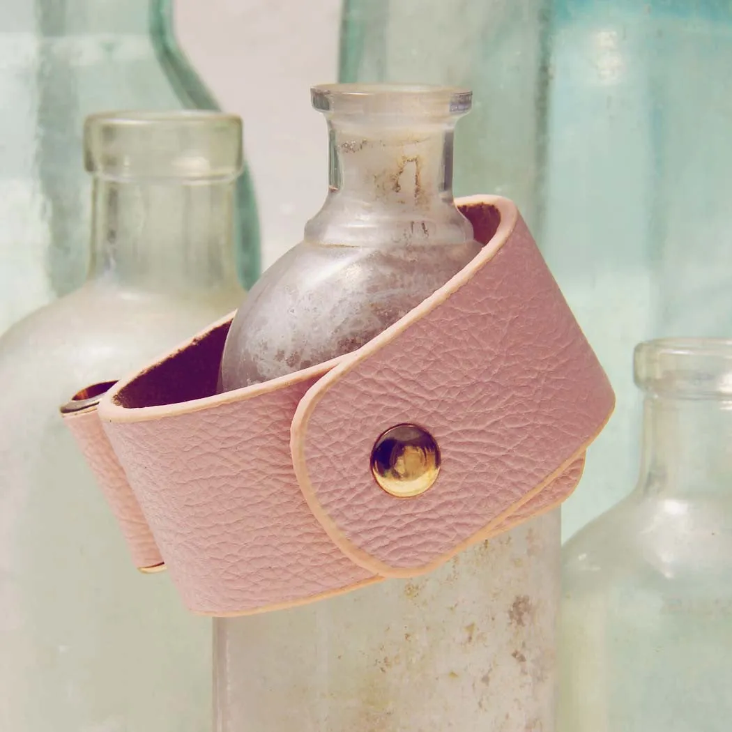 Charmed Bows Bracelet in Pink