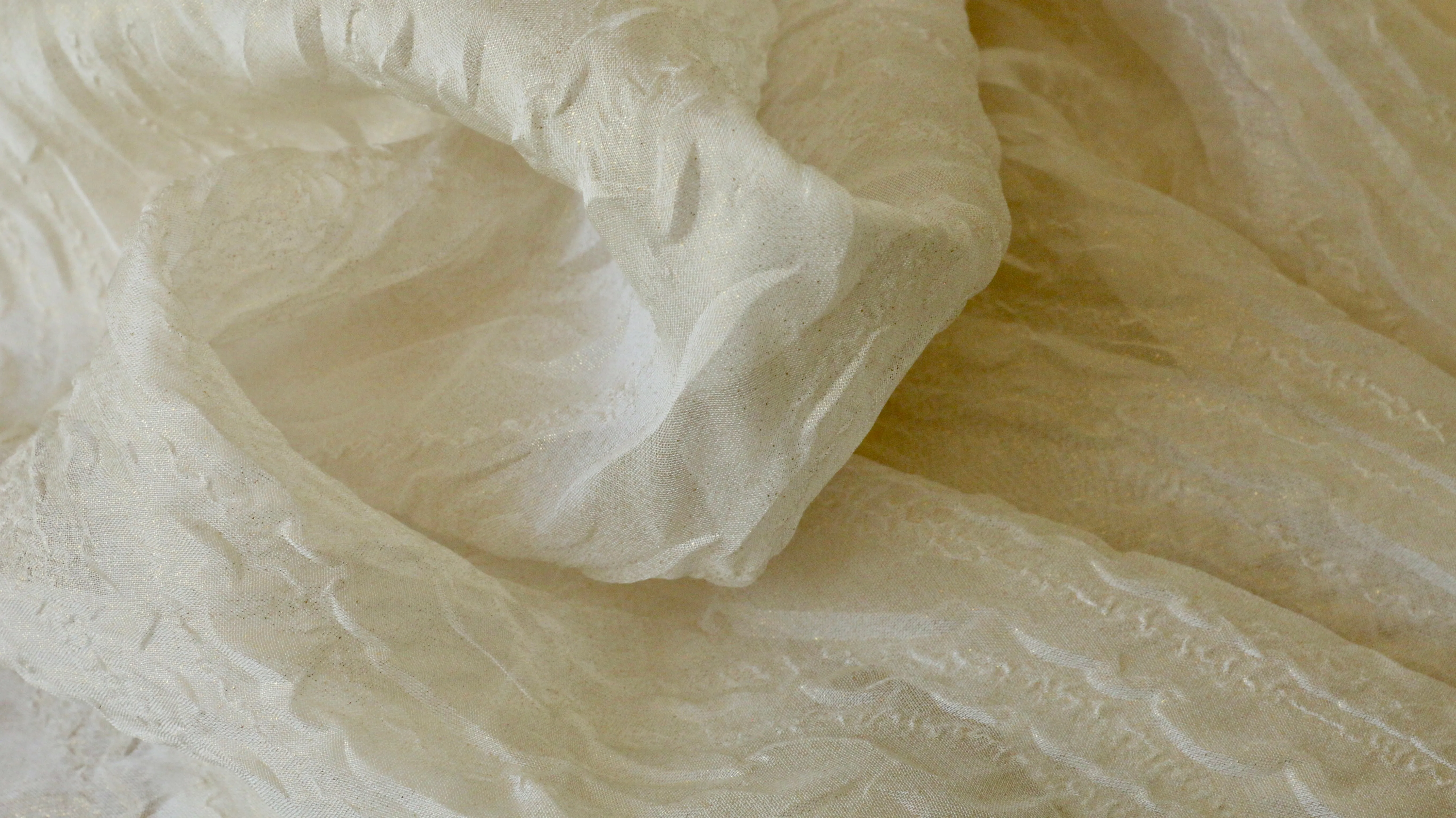 CHIFFON FABRIC - Crinkle effect - Gold shimmer