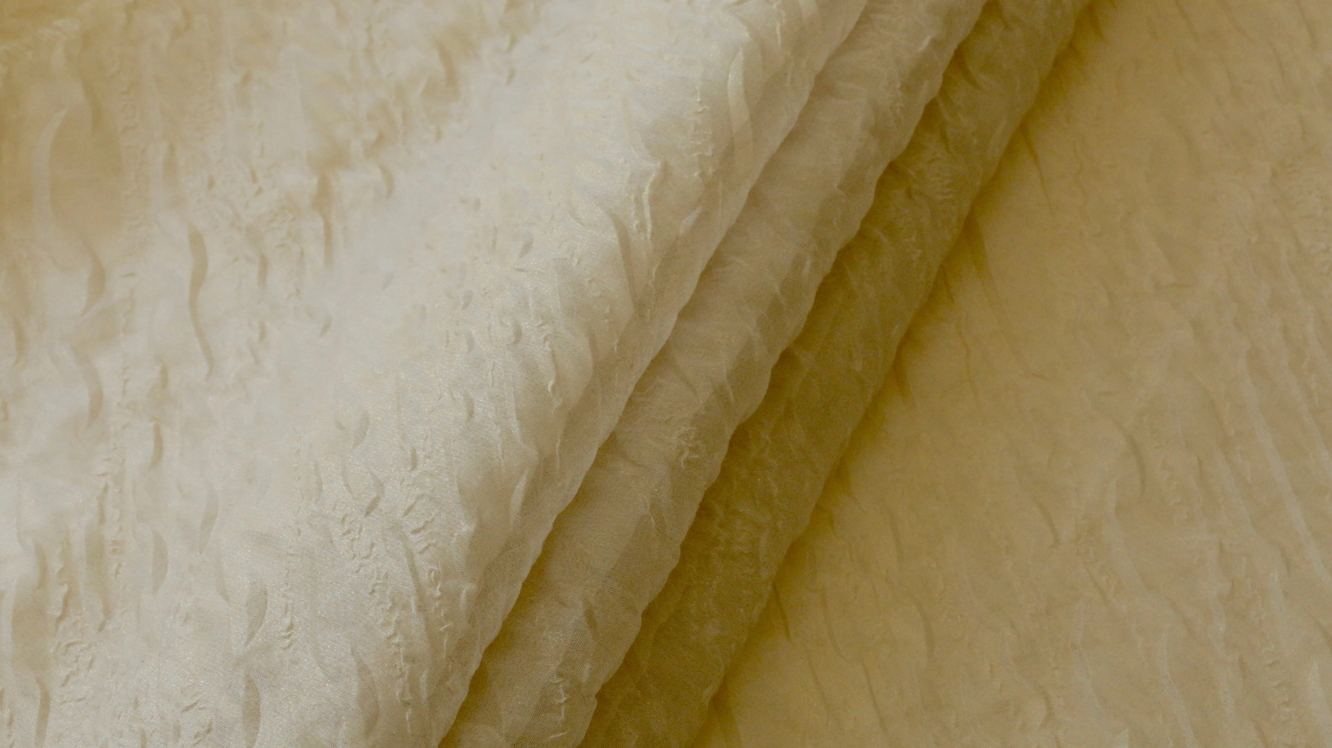 CHIFFON FABRIC - Crinkle effect - Gold shimmer