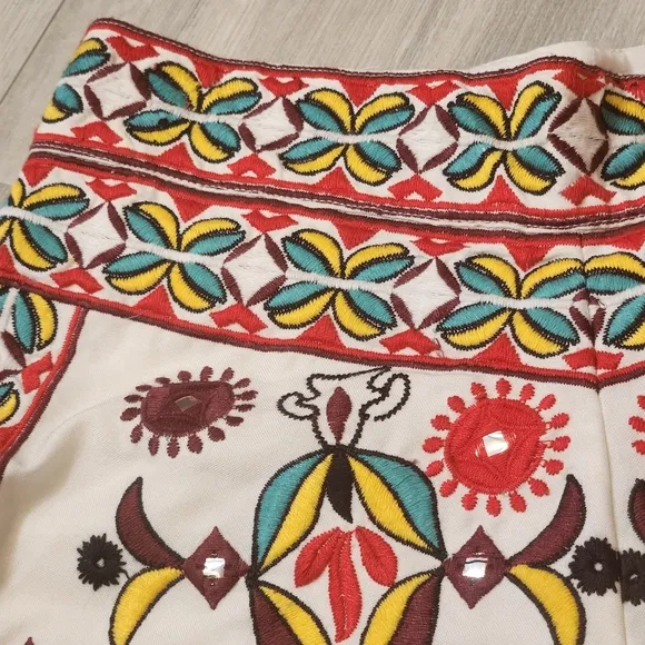 City shorts women's S white cotton beaded embroidered high rise Aztek Folk artsy