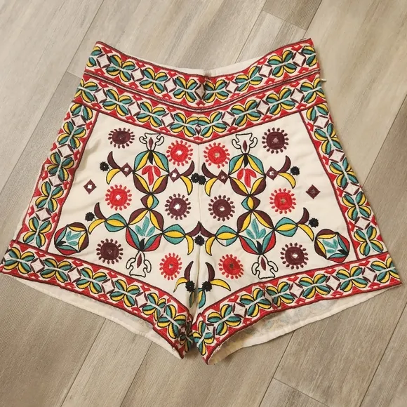 City shorts women's S white cotton beaded embroidered high rise Aztek Folk artsy