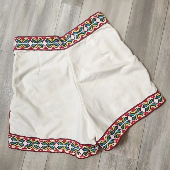 City shorts women's S white cotton beaded embroidered high rise Aztek Folk artsy