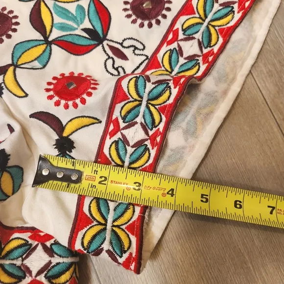 City shorts women's S white cotton beaded embroidered high rise Aztek Folk artsy
