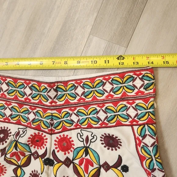 City shorts women's S white cotton beaded embroidered high rise Aztek Folk artsy