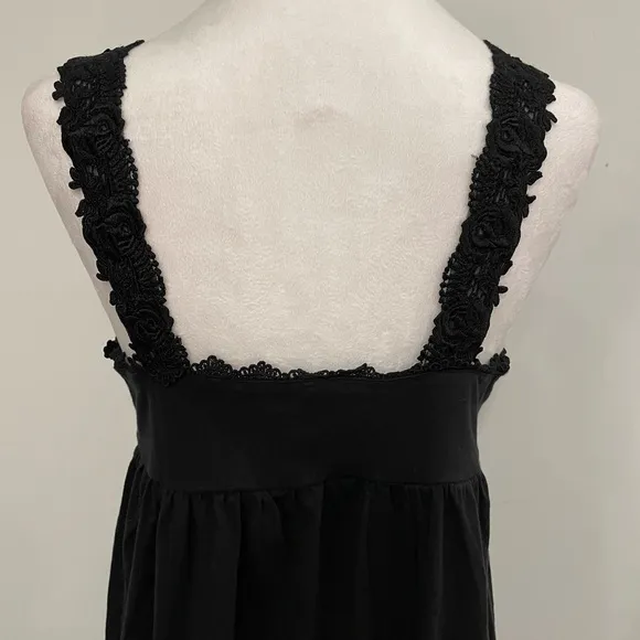 Elegant Black Lace Trim Nightgown
