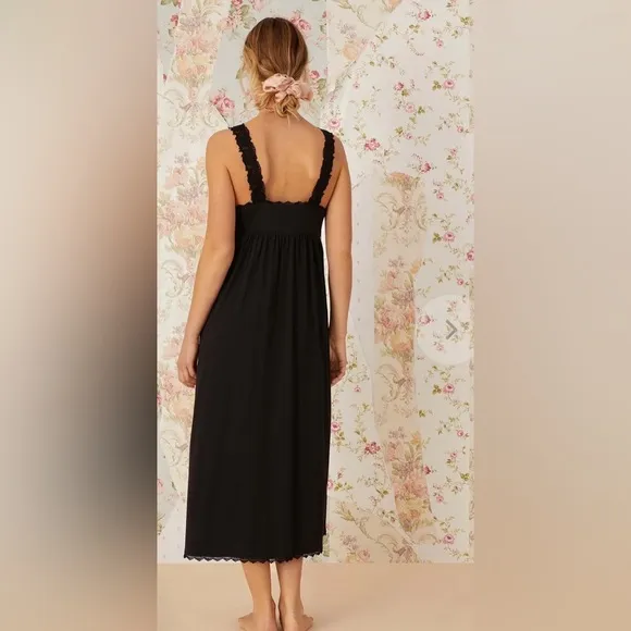 Elegant Black Lace Trim Nightgown