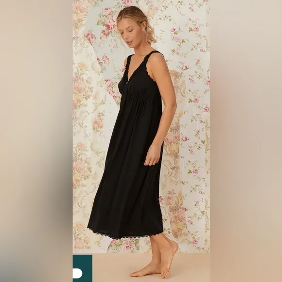 Elegant Black Lace Trim Nightgown