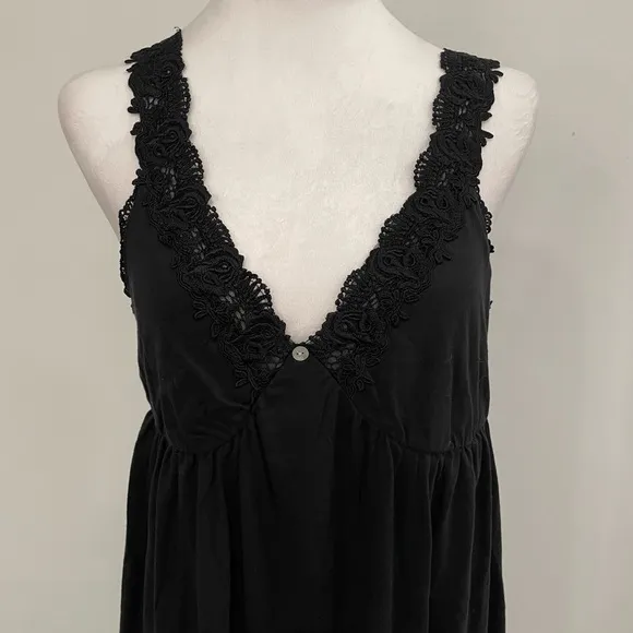 Elegant Black Lace Trim Nightgown