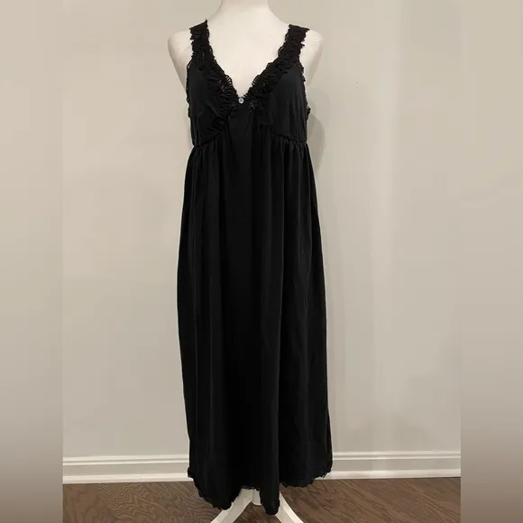 Elegant Black Lace Trim Nightgown