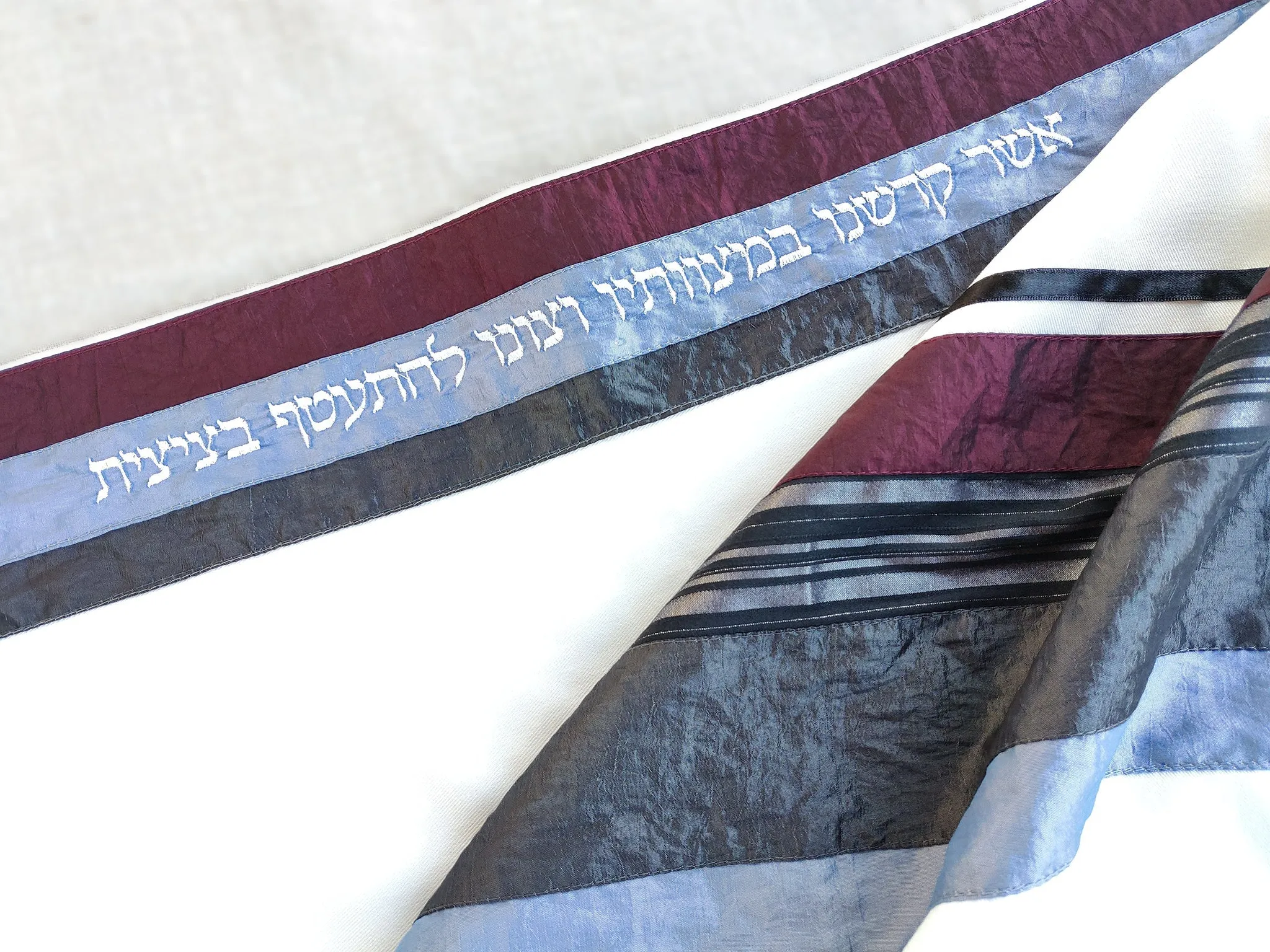 Elegant Gabrieli tallit - Bordeaux on White