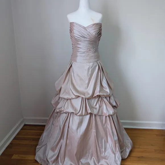 Elegant Strapless Gown in Shimmering Champagne