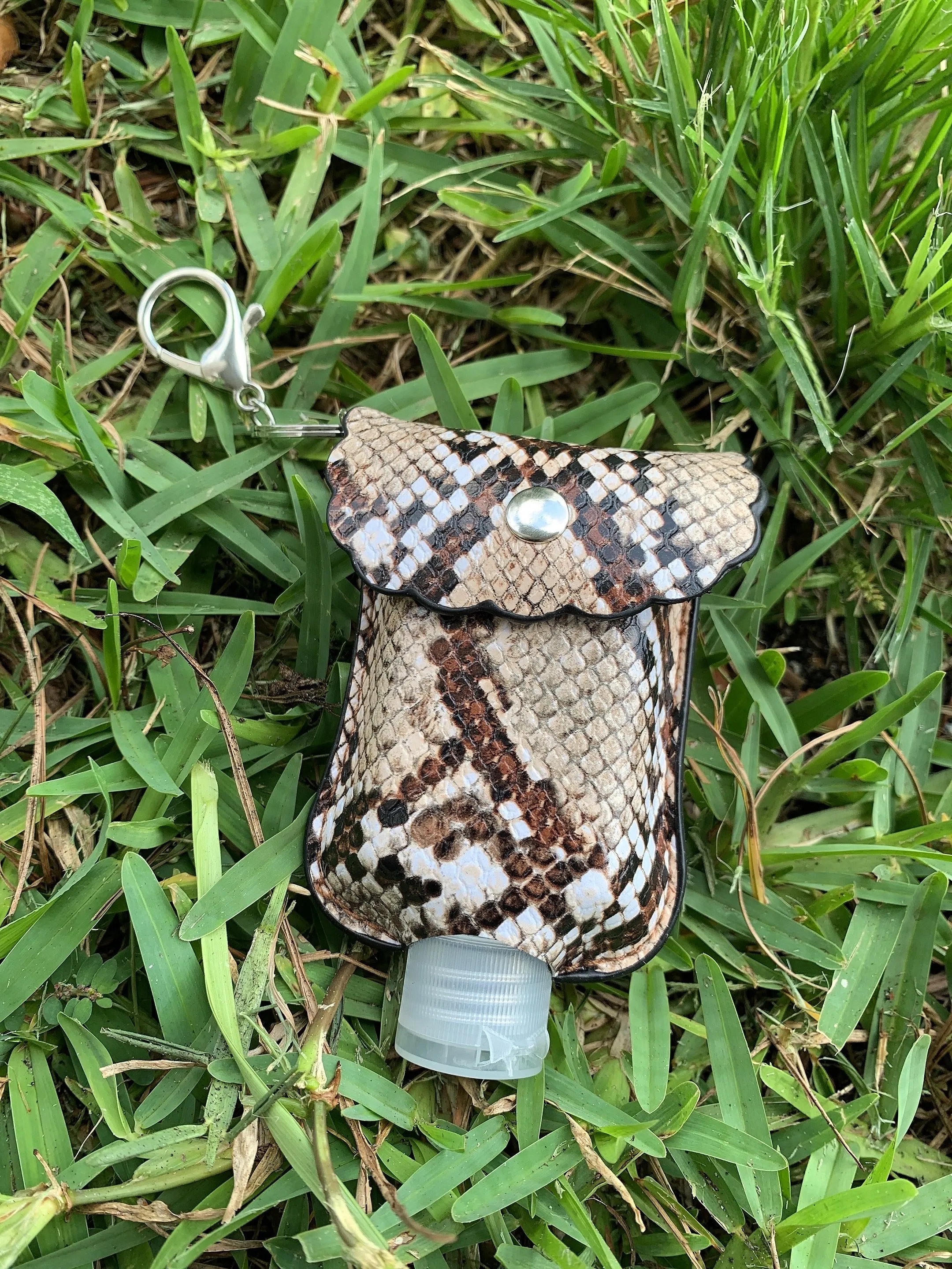 Fashionable Hand sanitizer Keychain