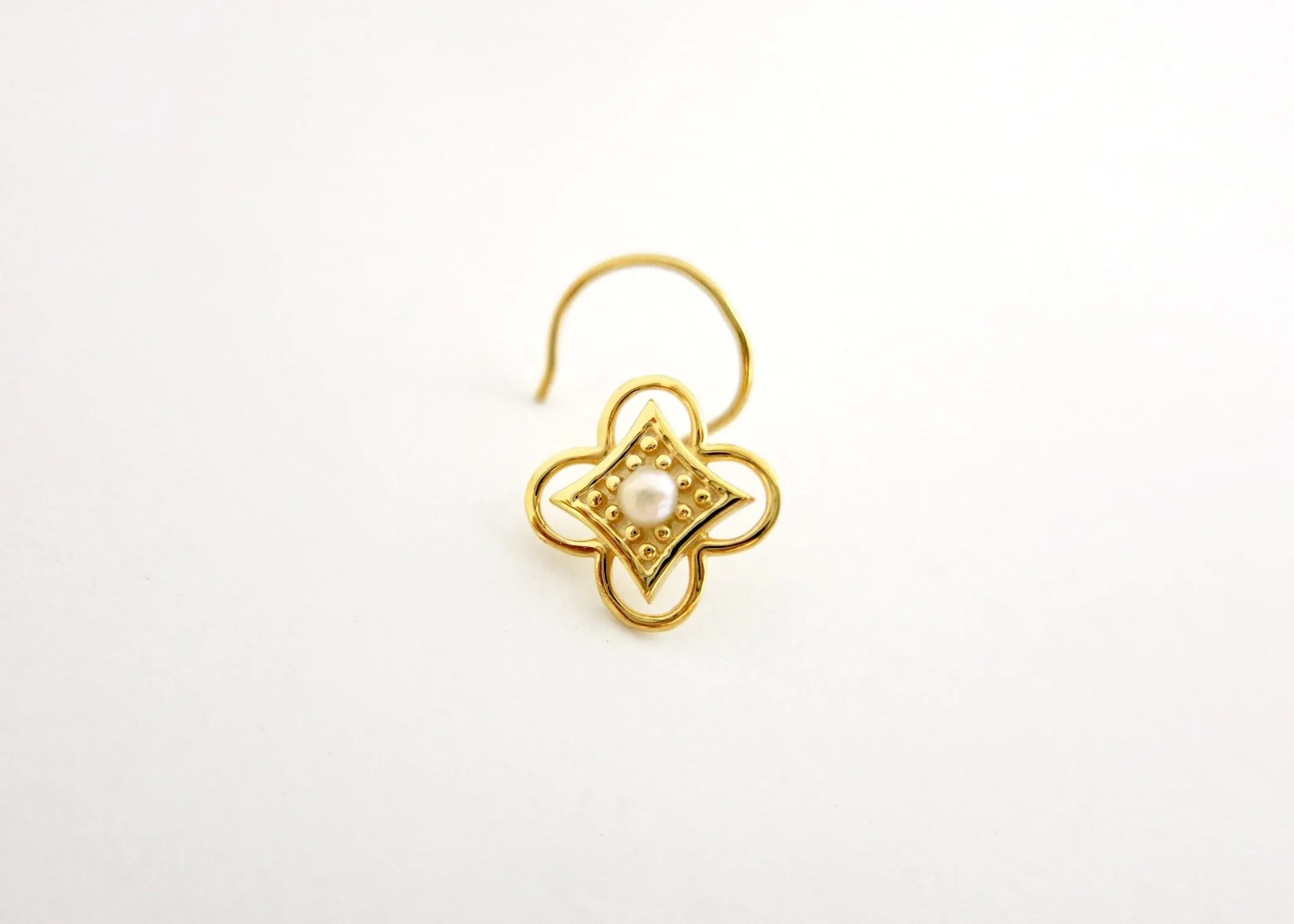 Gold-plated, elegant, pearl-set nose pin