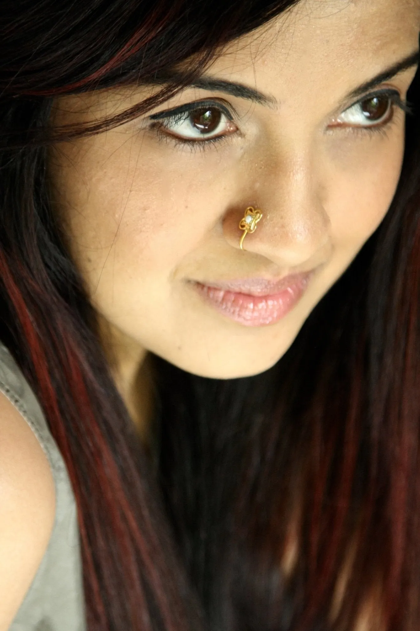 Gold-plated, elegant, pearl-set nose pin