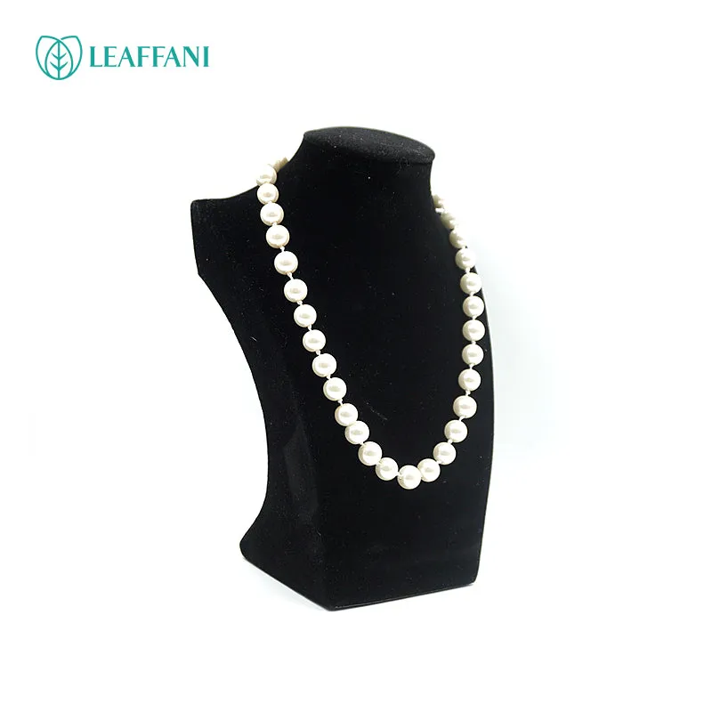 Leaffani Elegant Pearl necklace