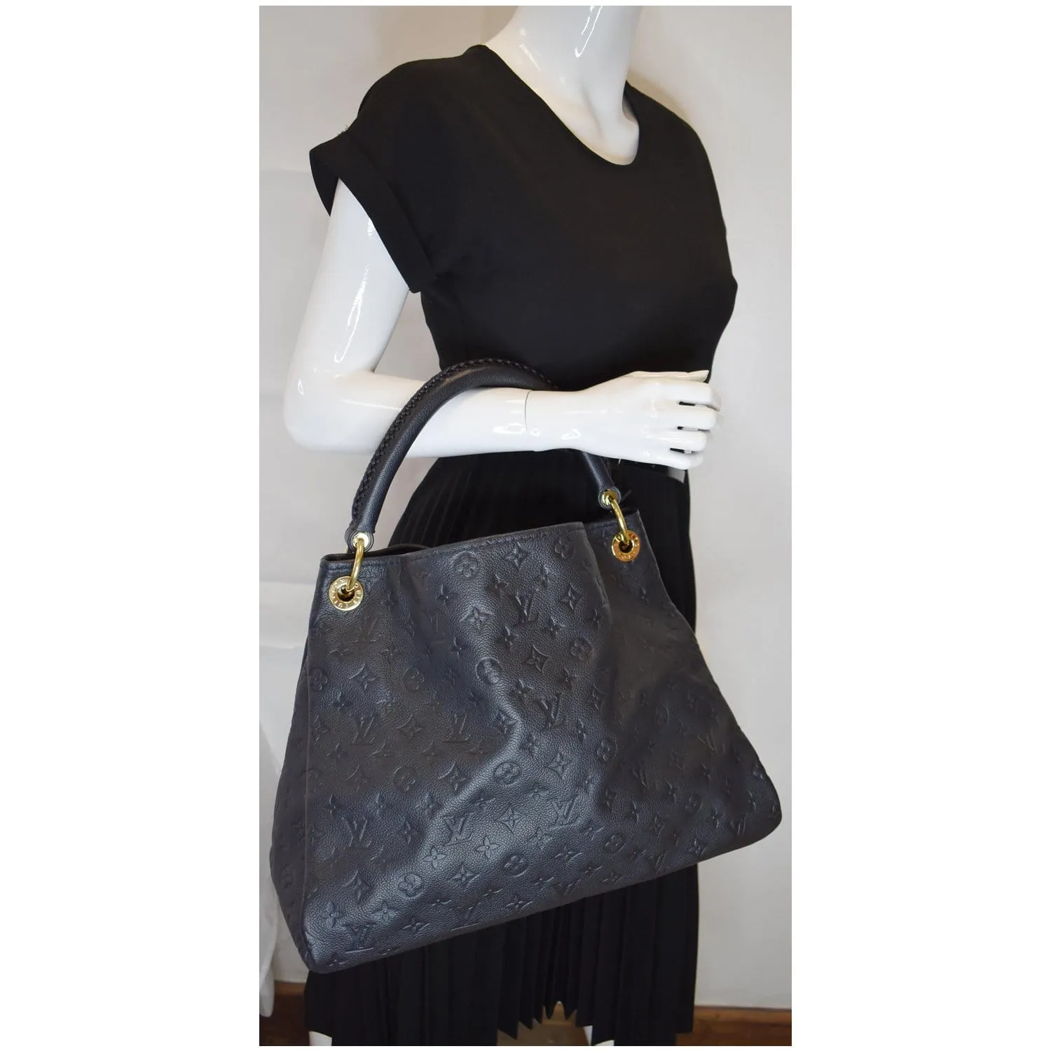 LOUIS VUITTON Artsy MM Empreinte Leather Shoulder Bag Black