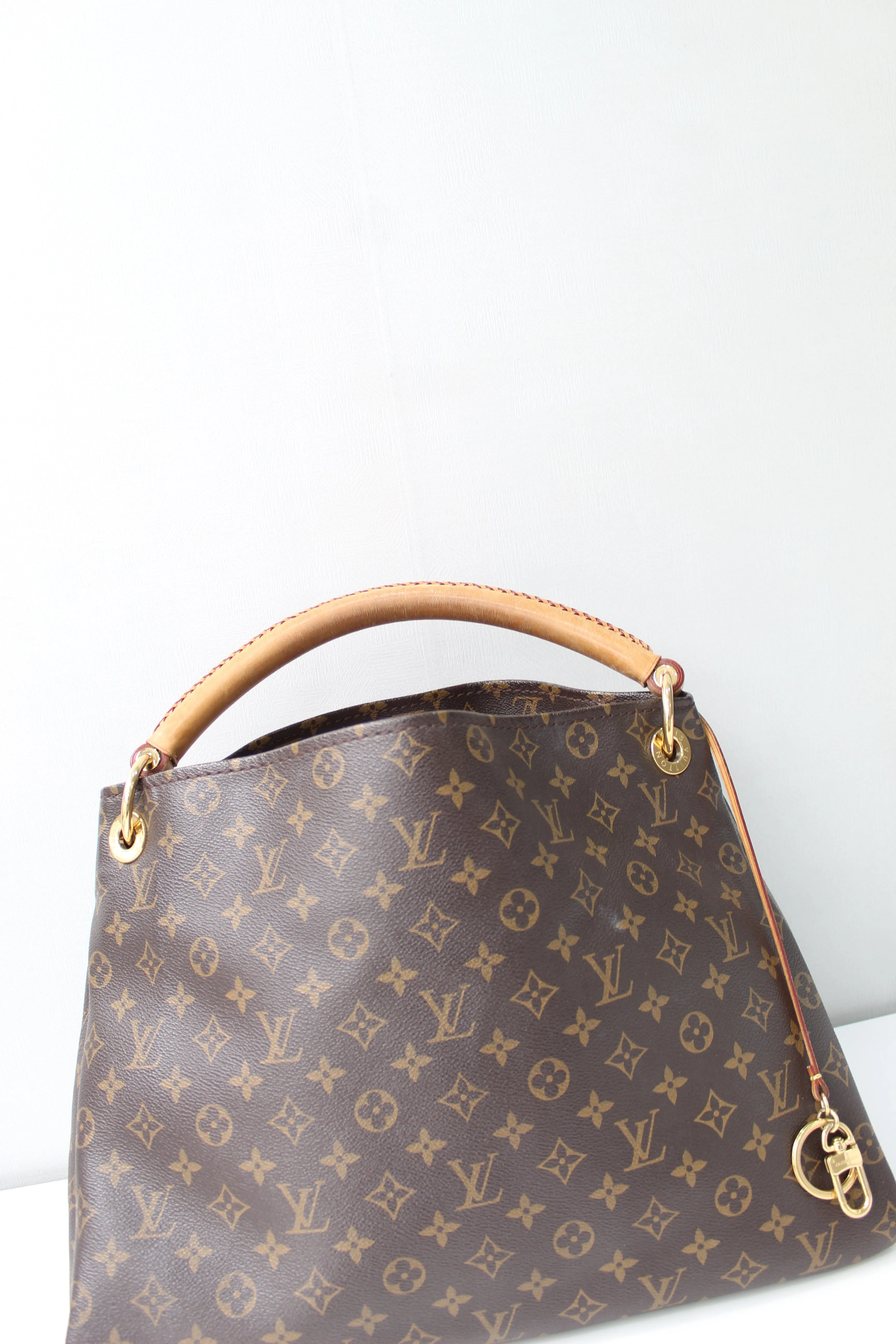 Louis Vuitton Artsy MM