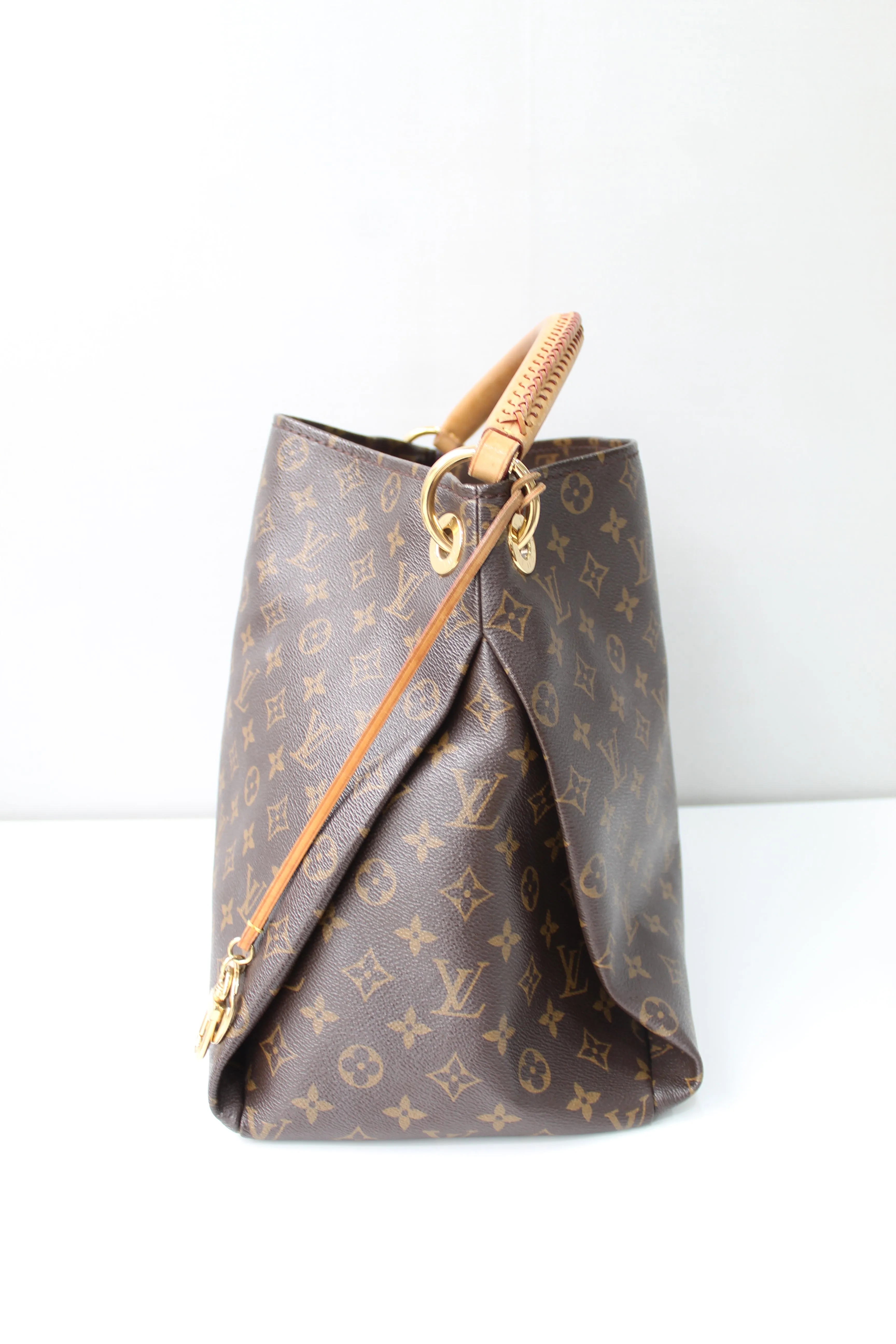 Louis Vuitton Artsy MM