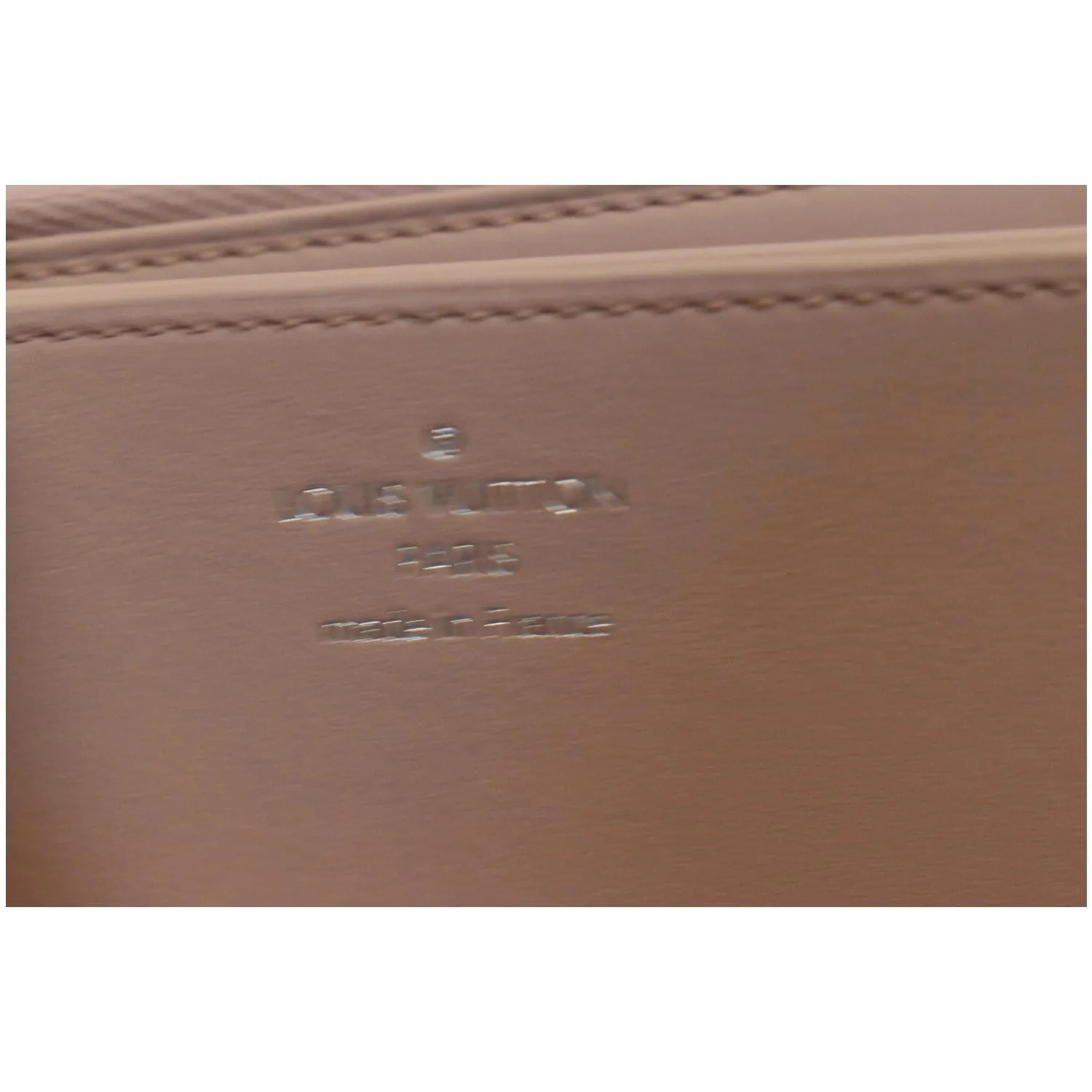 LOUIS VUITTON Mahina Leather Zippy Wallet Magnolia