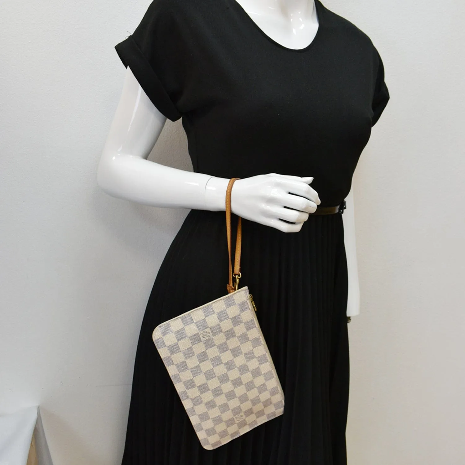LOUIS VUITTON Neverfull  Damier Azur Pochette Wristlet Pouch White