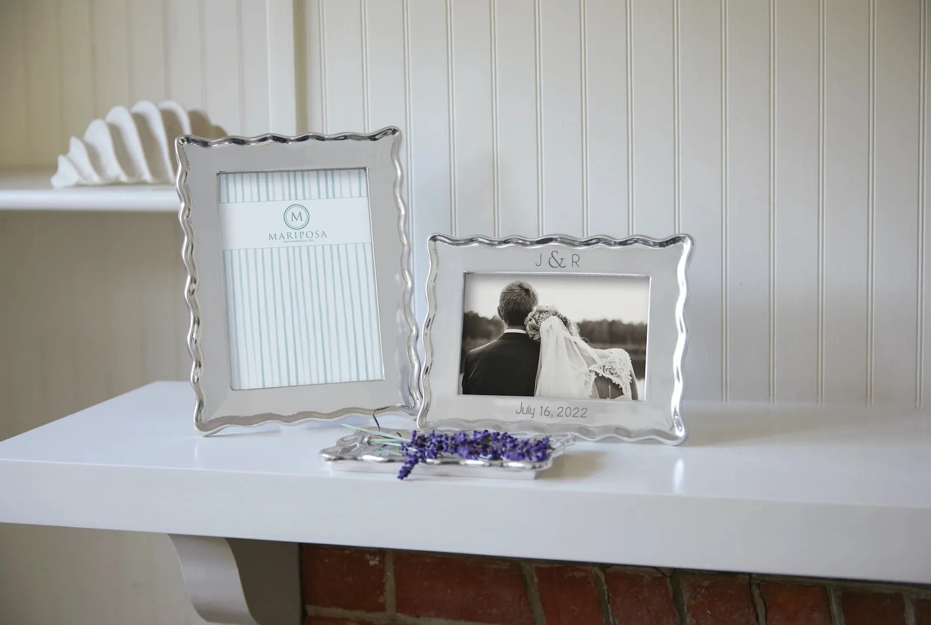 Mariposa - Wavy Engravable 4 x 6" Frame