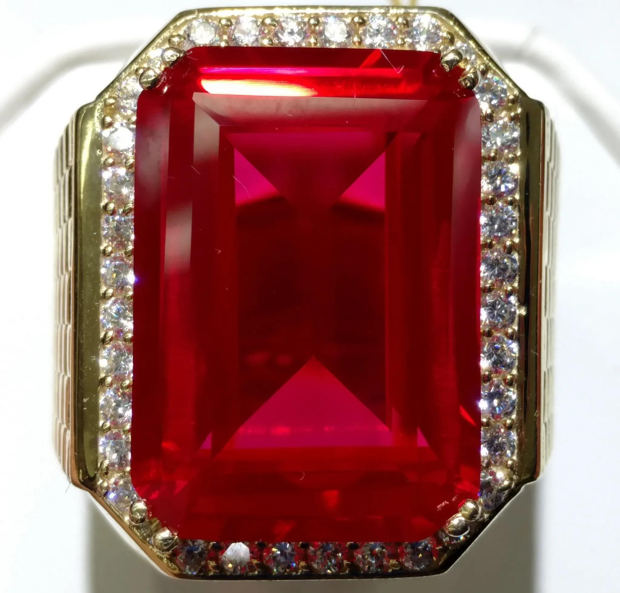 Men's Fashionable Emerald Shaped Stone Ring