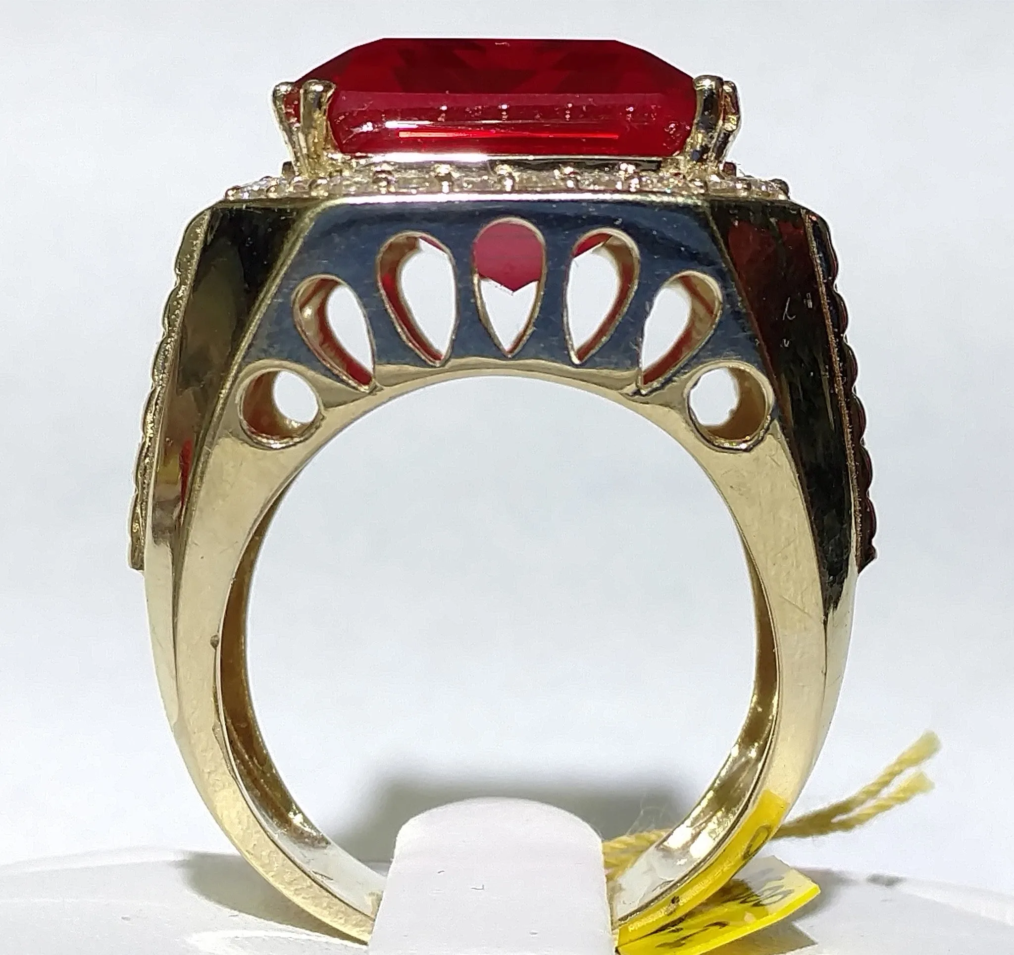 Men's Fashionable Emerald Shaped Stone Ring