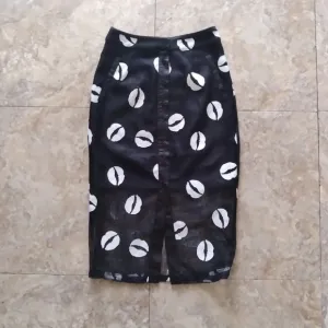 Prase Black &amp; White Lip print skirt, size Small
